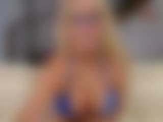 Fit Cougar's Live Sex Cam Show