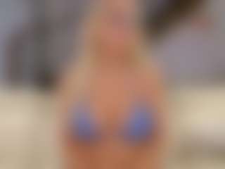 Fit Cougar's Live Sex Cam Show