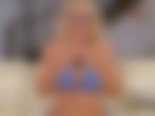 Fit Cougar's Live Sex Cam Show