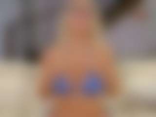 Fit Cougar's Live Sex Cam Show