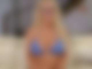 Fit Cougar's Live Sex Cam Show