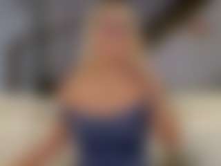 Fit Cougar's Live Sex Cam Show