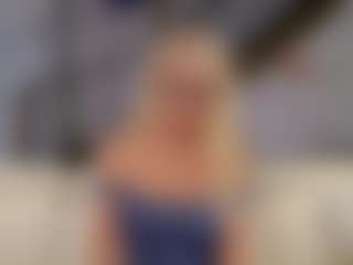Fit Cougar's Live Sex Cam Show