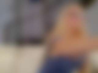 Fit Cougar's Live Sex Cam Show
