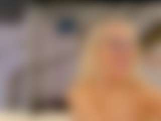 Fit Cougar's Live Sex Cam Show