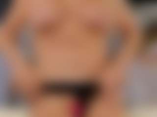 Fit Cougar's Live Sex Cam Show