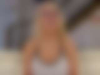 Fit Cougar's Live Sex Cam Show