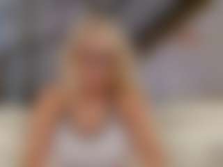 Fit Cougar's Live Sex Cam Show