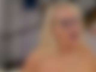 Fit Cougar's Live Sex Cam Show
