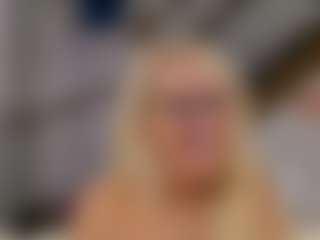 Fit Cougar's Live Sex Cam Show