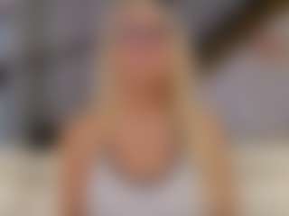 Fit Cougar's Live Sex Cam Show