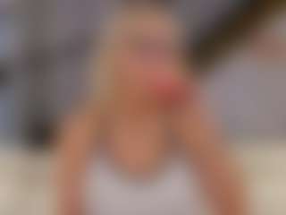 Fit Cougar's Live Sex Cam Show