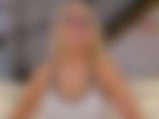 Fit Cougar's Live Sex Cam Show