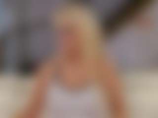 Fit Cougar's Live Sex Cam Show