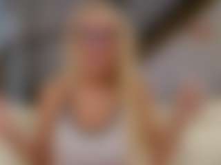 Fit Cougar's Live Sex Cam Show
