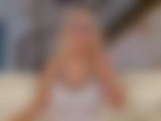 Fit Cougar's Live Sex Cam Show