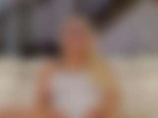 Fit Cougar's Live Sex Cam Show