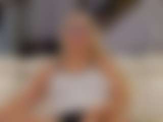Fit Cougar's Live Sex Cam Show