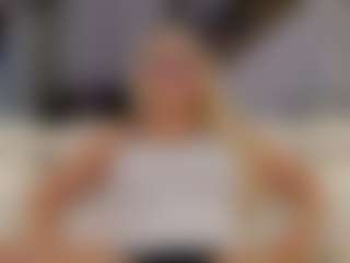 Fit Cougar's Live Sex Cam Show