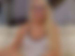 Fit Cougar's Live Sex Cam Show