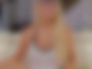 Fit Cougar's Live Sex Cam Show