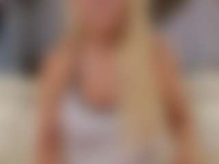 Fit Cougar's Live Sex Cam Show