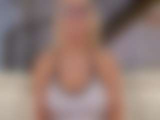 Fit Cougar's Live Sex Cam Show