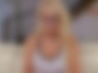 Fit Cougar's Live Sex Cam Show