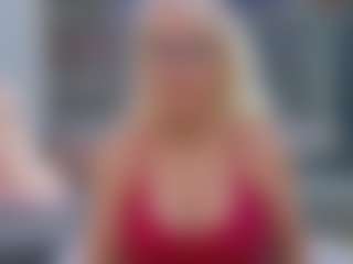 Fit Cougar's Live Sex Cam Show