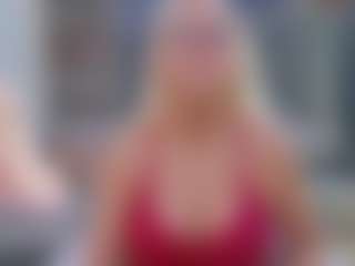 Fit Cougar MILF webcam performer live streaming