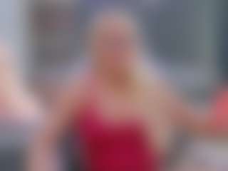 Fit Cougar's Live Sex Cam Show