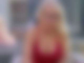 Fit Cougar's Live Sex Cam Show