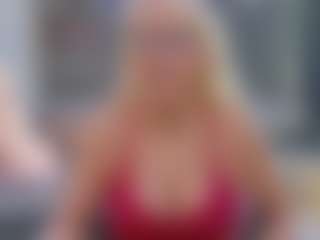 Fit Cougar's Live Sex Cam Show