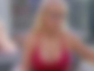 Fit Cougar's Live Sex Cam Show