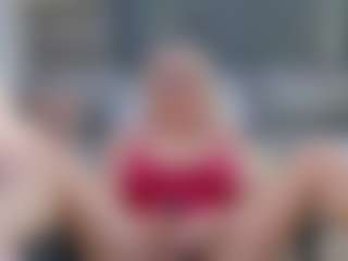 Fit Cougar's Live Sex Cam Show