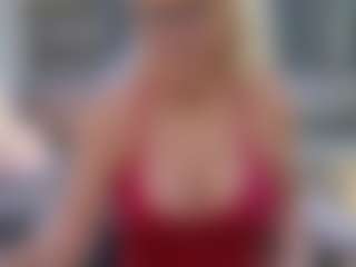 Fit Cougar MILF webcam performer live streaming
