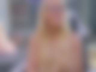 Fit Cougar's Live Sex Cam Show