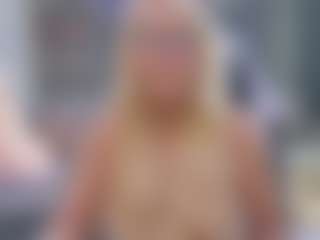 Fit Cougar's Live Sex Cam Show