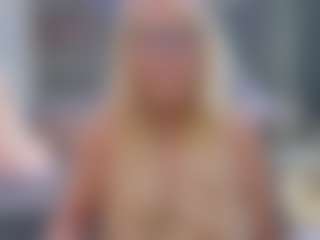 Fit Cougar's Live Sex Cam Show