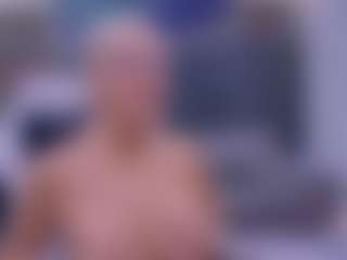 Fit Cougar MILF webcam performer live streaming