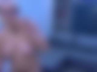 Fit Cougar's Live Sex Cam Show