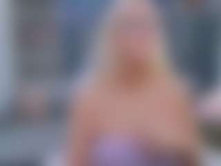 Fit Cougar's Live Sex Cam Show