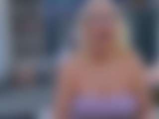 Fit Cougar's Live Sex Cam Show