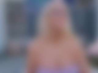 Fit Cougar's Live Sex Cam Show