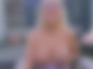 Fit Cougar's Live Sex Cam Show