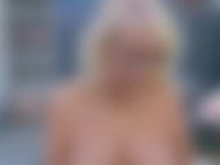 Fit Cougar's Live Sex Cam Show