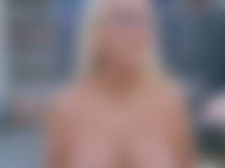 Live cam show with Fit Cougar - Wet on live18s.com