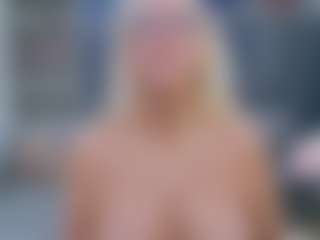 Fit Cougar's Live Sex Cam Show