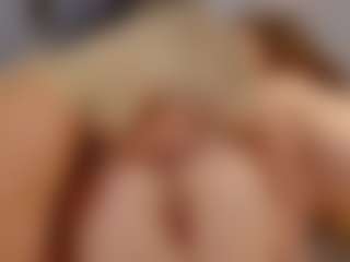 Fit Cougar's Live Sex Cam Show