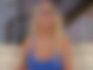 Live cam show with Fit Cougar - Bedroom on madthumbs
